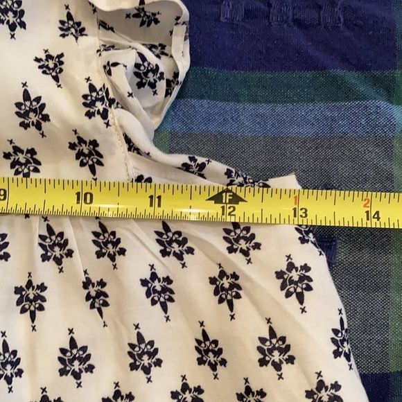 Sadie & Sage blue & white jumper w/ a bottom ruffle and criss cross back. - Picture 12 of 12